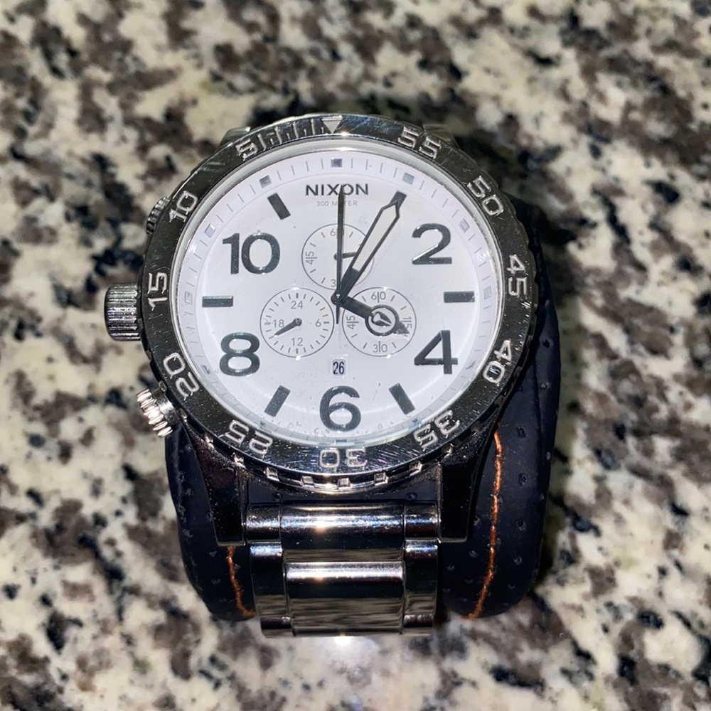 Nixon 51-30 silver with white face.